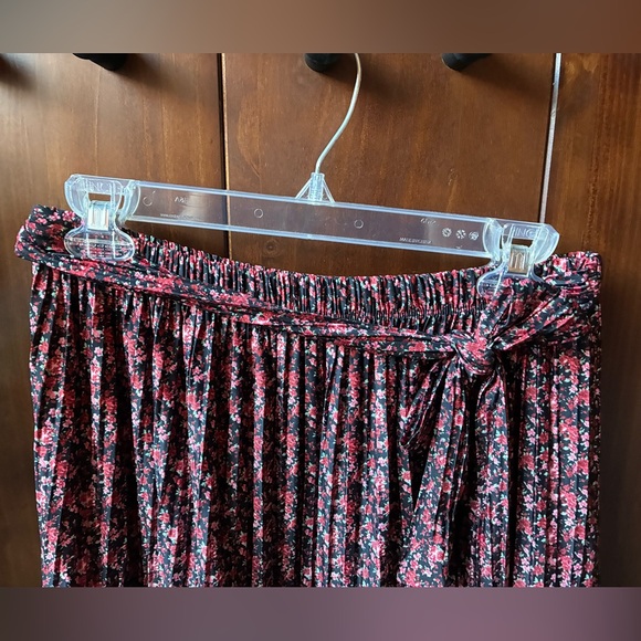 EUC Zara Floral Pleated Mini Skirt (Size:M) - Picture 7 of 11